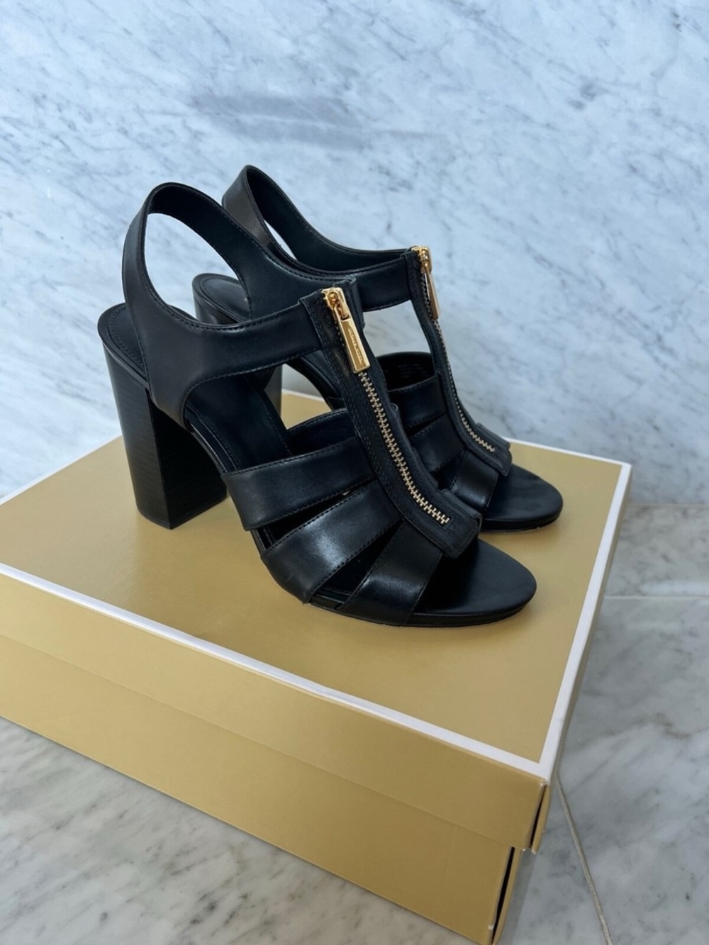 NIB Michael Kors Damita Lock Leather Platform Black Sandals Heels 8.5M - Picture 2 of 3
